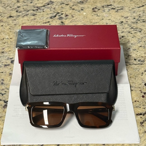 Salvatore Ferragamo Sunglasses - Picture 5 of 5